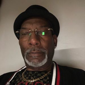 Meet your Posher, Levi